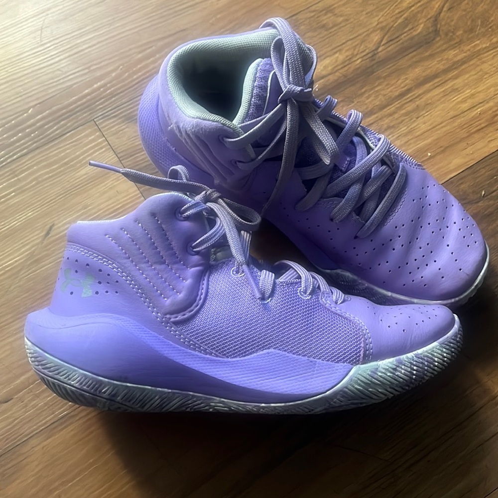Under Armour purple big girls basketball shoes